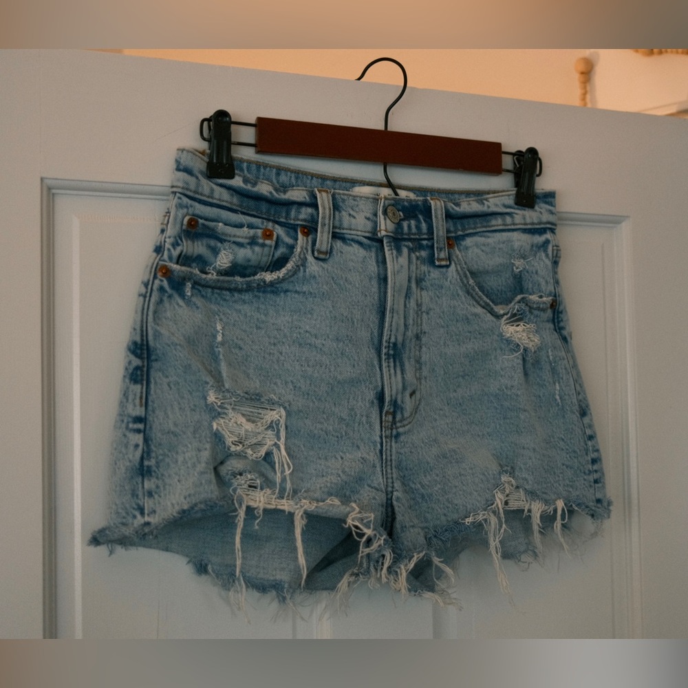 Abercrombie Curve Love High Rise Mom Short - Picture 2 of 4